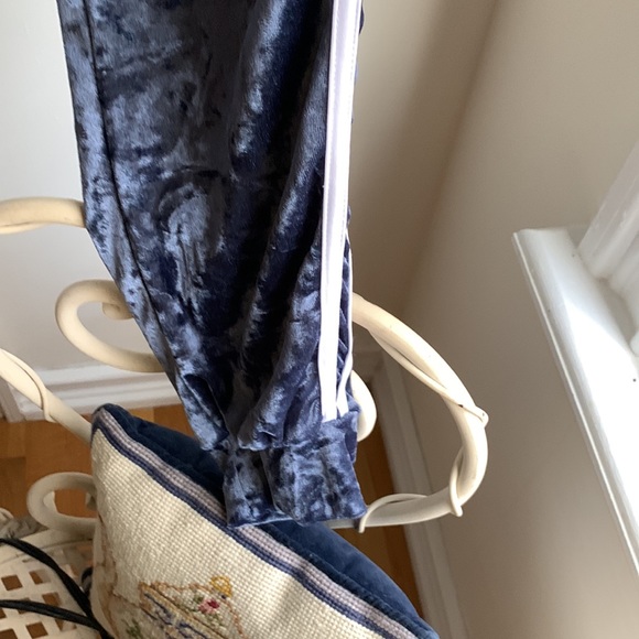 Velour sweat pants with side stripes - Picture 5 of 5